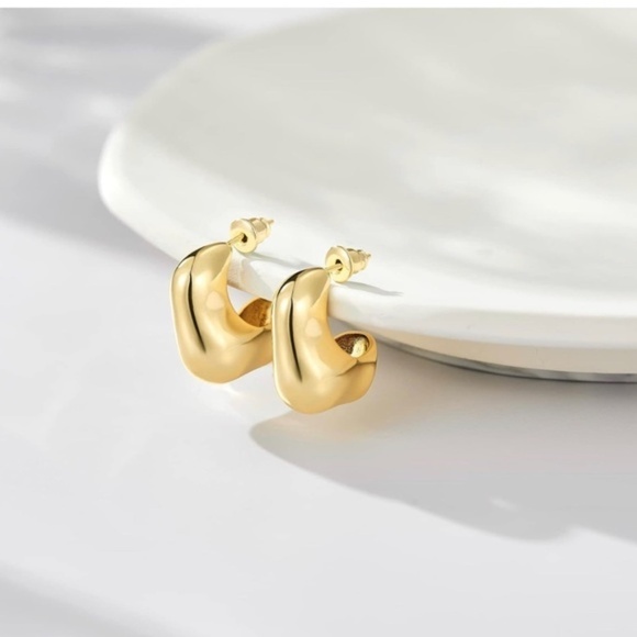 GOLD 14k Gold Plated Chunky Square Earrings - Picture 1 of 5